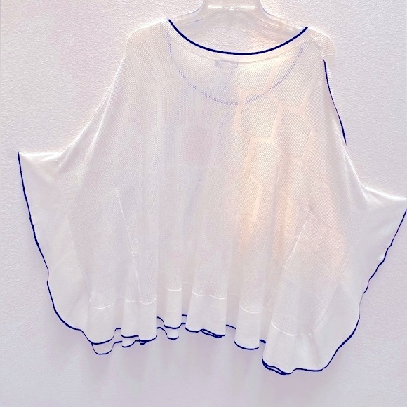 Bebe Opened Knit Poncho - Picture 2 of 14